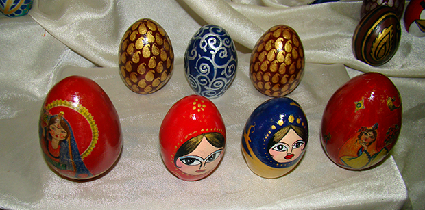 جشنواره تخم مرغهای رنگی در بازارچه خیریه